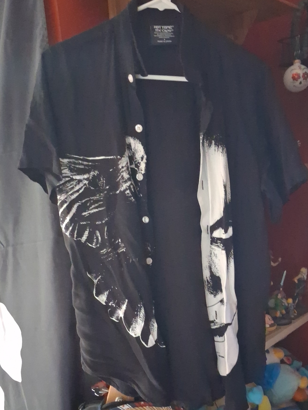 Hot Topic The Crow Shortsleeved Men's Button Up